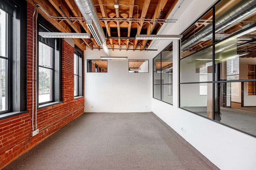 774 Rue Saint-Paul O, Montréal, QC en alquiler - Foto del interior - Imagen 2 de 7