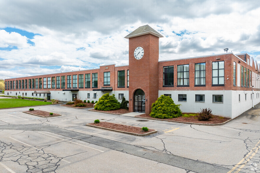 582 Great Rd, North Smithfield, RI en alquiler - Foto del edificio - Imagen 1 de 10