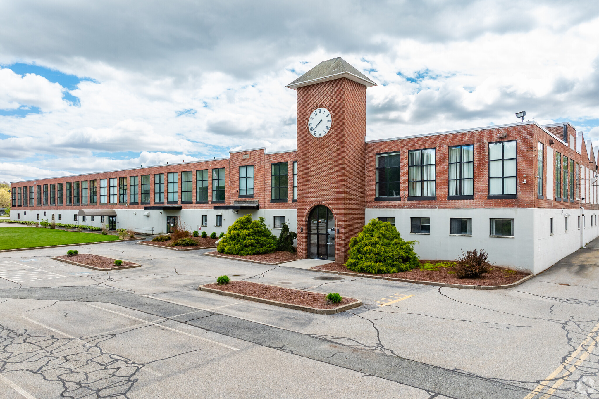 582 Great Rd, North Smithfield, RI en alquiler Foto del edificio- Imagen 1 de 11