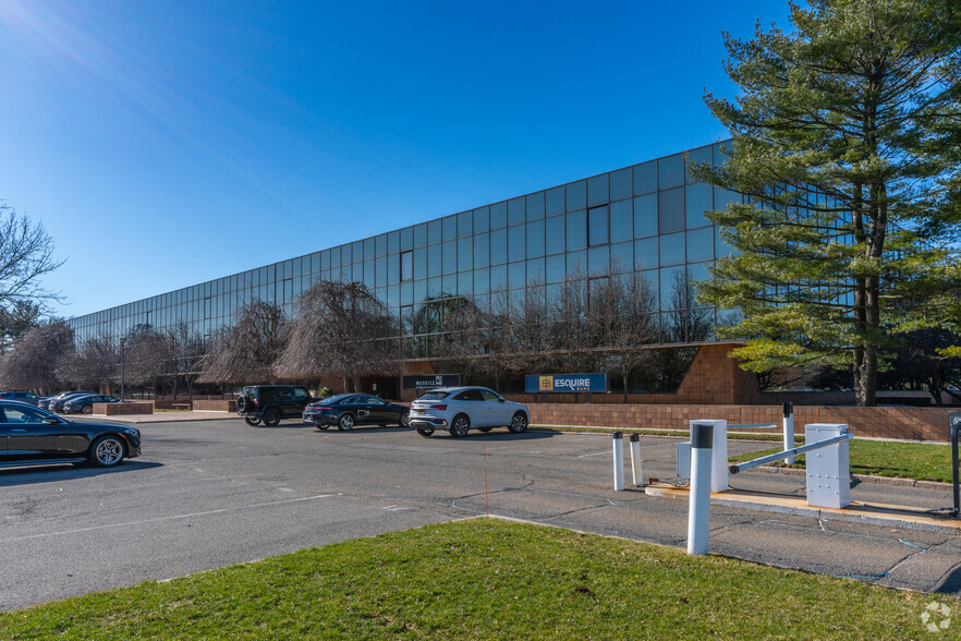 200 Jericho Quadrangle, Jericho, NY en alquiler - Foto del edificio - Imagen 3 de 17