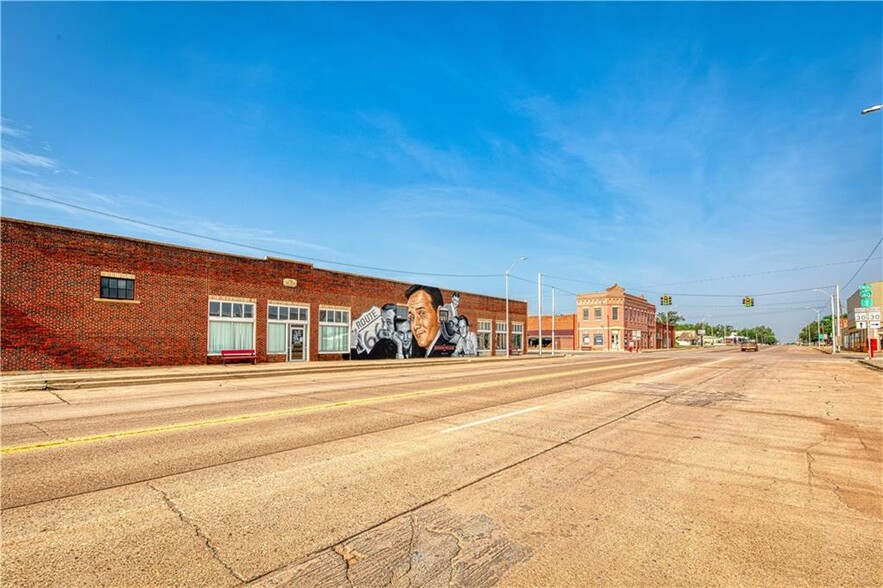 313 W Roger Miller Blvd, Erick, OK en venta - Foto del edificio - Imagen 3 de 6