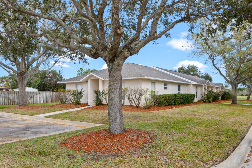 2042 Foxwood Dr, Melbourne, FL en venta - Foto principal - Imagen 1 de 14