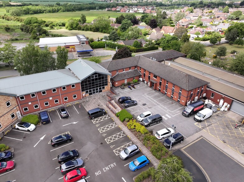 Holmes Way, Boston Road Ind Est cartera de 2 inmuebles en venta en LoopNet.es - Foto del edificio - Imagen 3 de 11