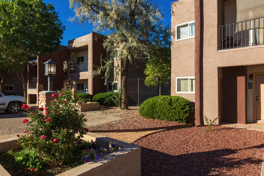 1069 Bonita St, Grants, NM en venta - Foto del edificio - Imagen 3 de 16