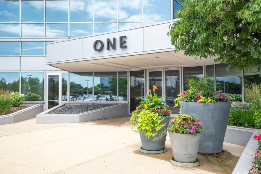 1 Westbrook Corporate Ctr, Westchester, IL en alquiler - Foto del edificio - Imagen 1 de 5