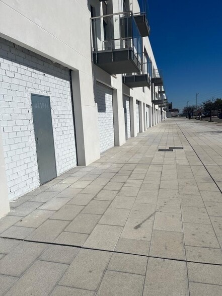 Local en Córdoba, Córdoba en alquiler - Foto del edificio - Imagen 2 de 11