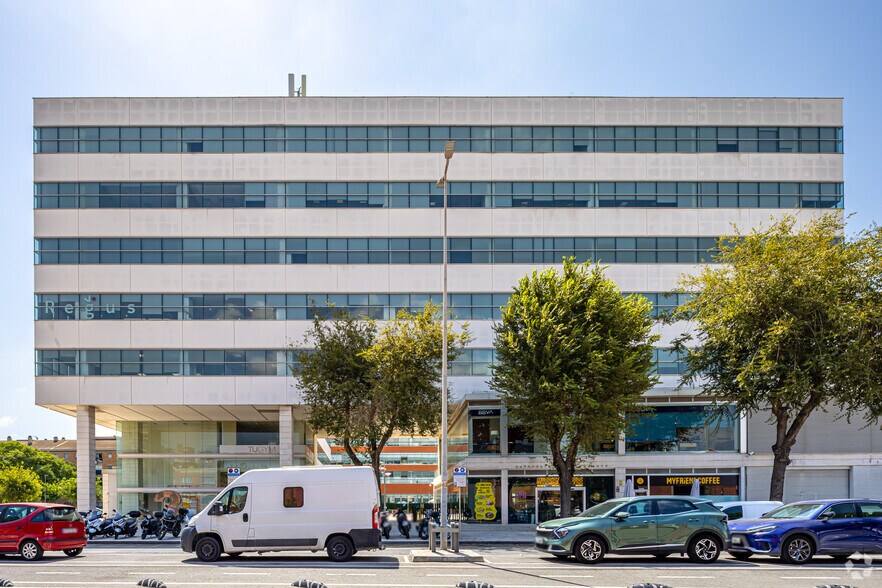 Carrer de Tirso de Molina, 3, Cornellà de Llobregat, Barcelona en alquiler - Foto del edificio - Imagen 3 de 4