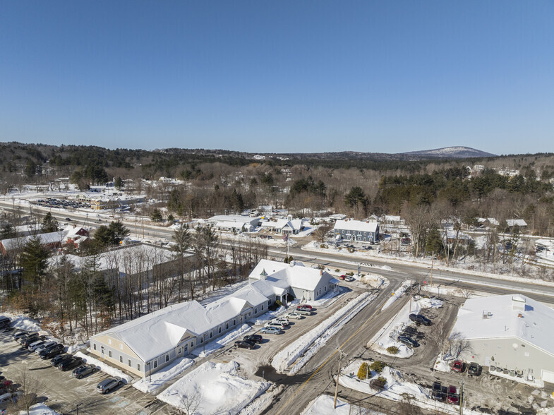 188 Route 101, Bedford, NH en venta - Vista aérea - Imagen 2 de 7