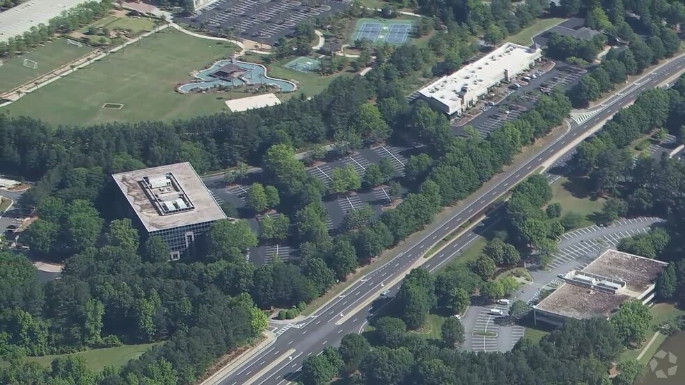 12000 Findley Rd, Johns Creek, GA en alquiler - Vídeo aéreo - Imagen 2 de 10