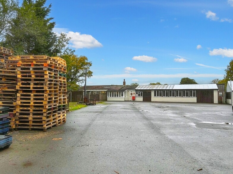 Lowfield Heath Rd, Charlwood en alquiler - Foto del edificio - Imagen 1 de 6