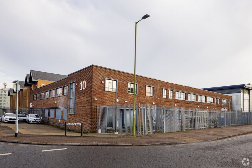 9-10 Warwick Rd, Borehamwood en alquiler - Foto del edificio - Imagen 2 de 2