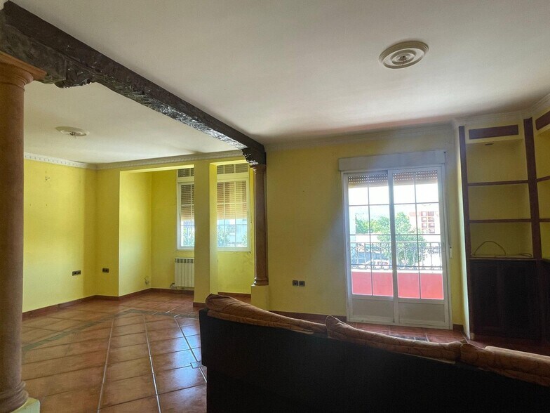Local en Torredonjimeno, Jaén en venta - Foto del edificio - Imagen 3 de 44