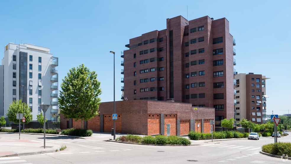 Calle Letonia, 4, Tres Cantos, Madrid en venta - Foto del edificio - Imagen 2 de 3