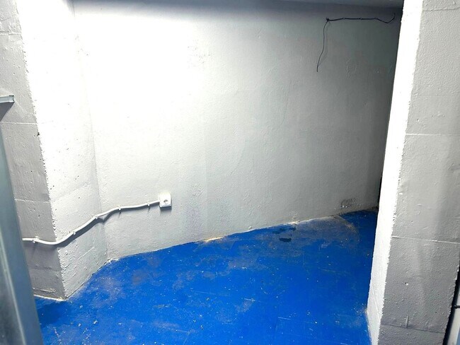 Más detalles de Calle San Juan de la Cruz, 2, Laguna de Duero - Local en venta