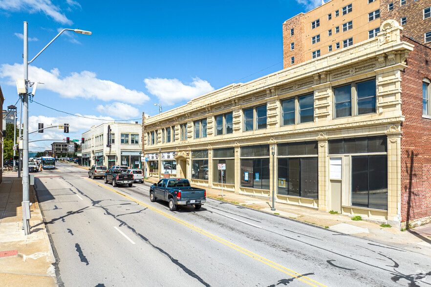 Hyde Park Building and Walnut Street cartera de 2 inmuebles en venta en LoopNet.es - Foto del edificio - Imagen 2 de 26