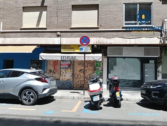 Más detalles de Calle Azorín, Granada - Local en alquiler