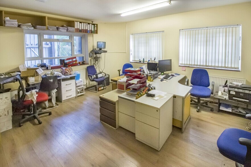 6 Eskdale Rd, Uxbridge en venta - Foto del interior - Imagen 3 de 4