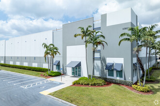 10801 NW 97th St, Medley, FL en alquiler Foto del edificio- Imagen 1 de 1