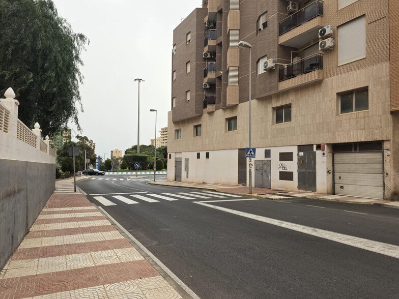 Local en Roquetas de Mar, Almería en alquiler - Foto del edificio - Imagen 2 de 16