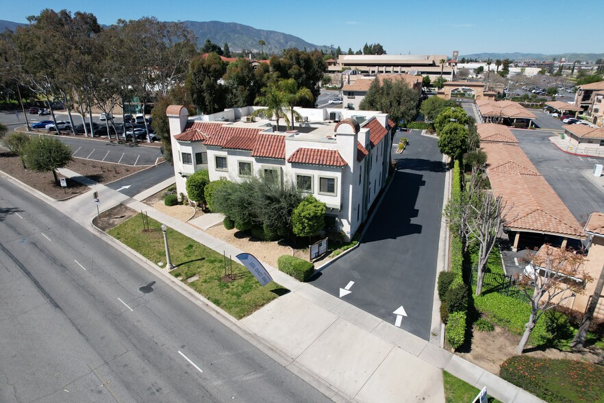 370 W Grand Blvd, Corona, CA en venta - Foto del edificio - Imagen 1 de 25