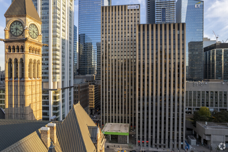 65 Queen St W, Toronto, ON en alquiler - Foto del edificio - Imagen 2 de 5