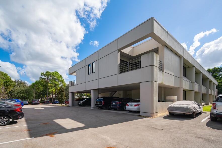 43 Barkley Cir, Fort Myers, FL en alquiler - Foto del edificio - Imagen 3 de 8