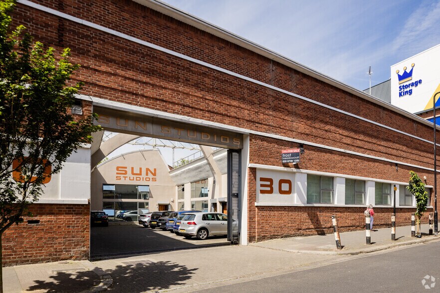 30 Warple Way, London en venta - Foto del edificio - Imagen 2 de 2