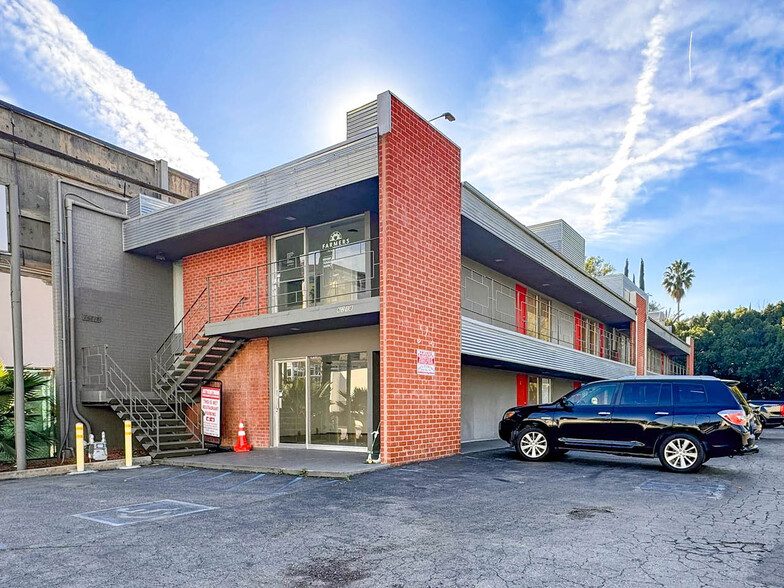 16218 Ventura Blvd, Encino, CA en alquiler - Foto del edificio - Imagen 1 de 3