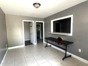 122 SW Midtown Pl, Lake City, FL en alquiler Foto del interior- Imagen 1 de 7