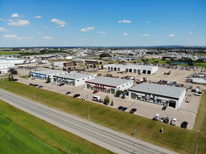 37 Burnt Basin St, Red Deer County, AB en alquiler - Foto del edificio - Imagen 1 de 3