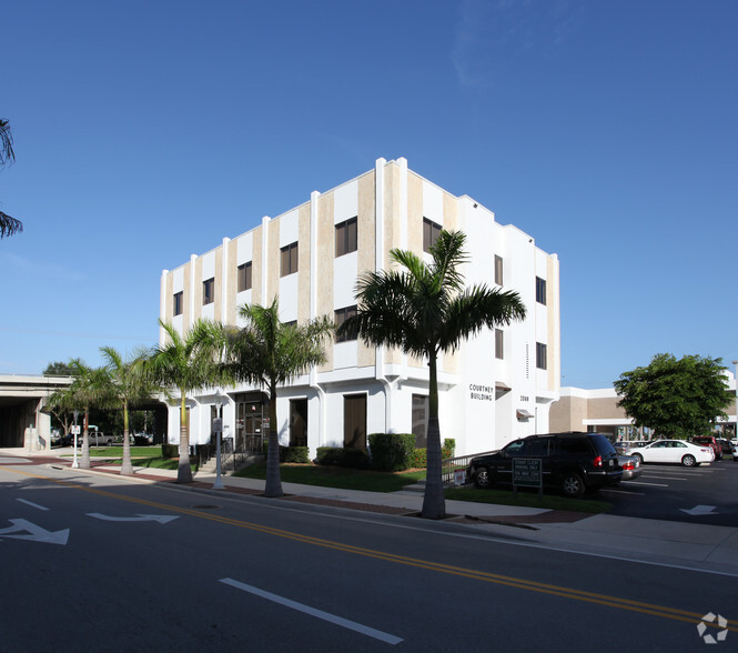 2069 1st St, Fort Myers, FL en alquiler - Foto principal - Imagen 1 de 9