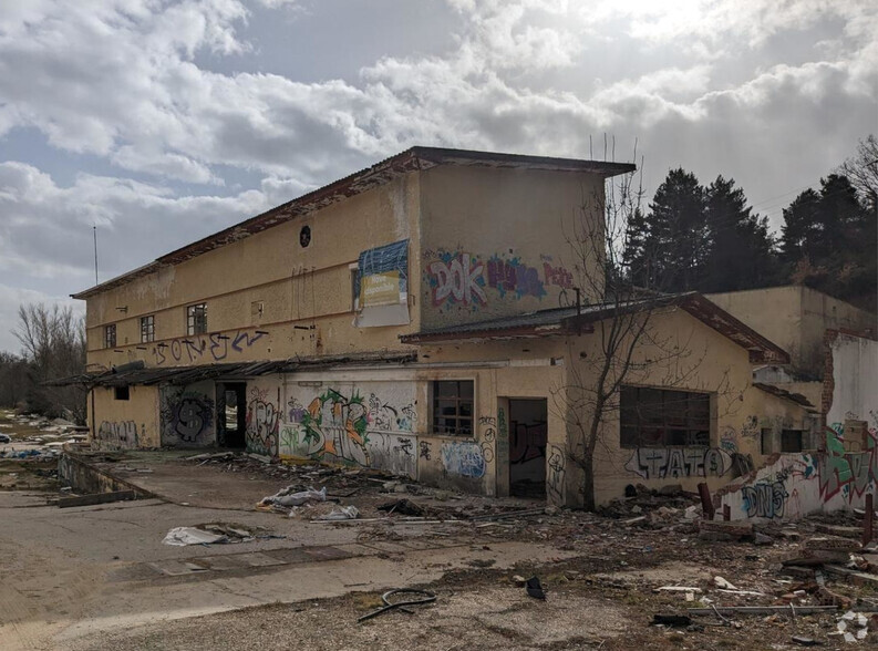 Naves en Miraflores De La Sierra, Madrid en venta - Foto del edificio - Imagen 2 de 2