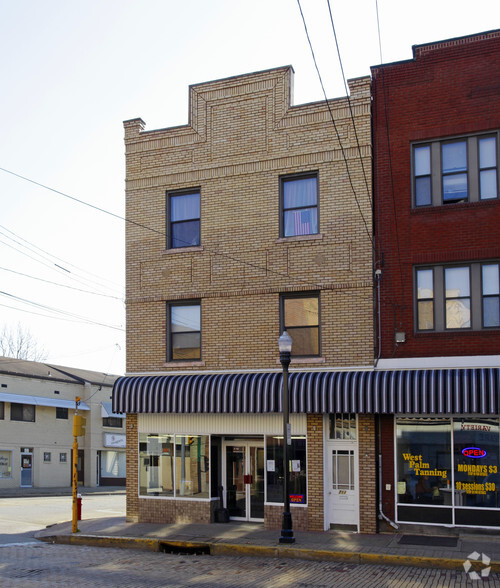 711 Broadway Ave, Mc Kees Rocks, PA en venta - Foto principal - Imagen 1 de 2