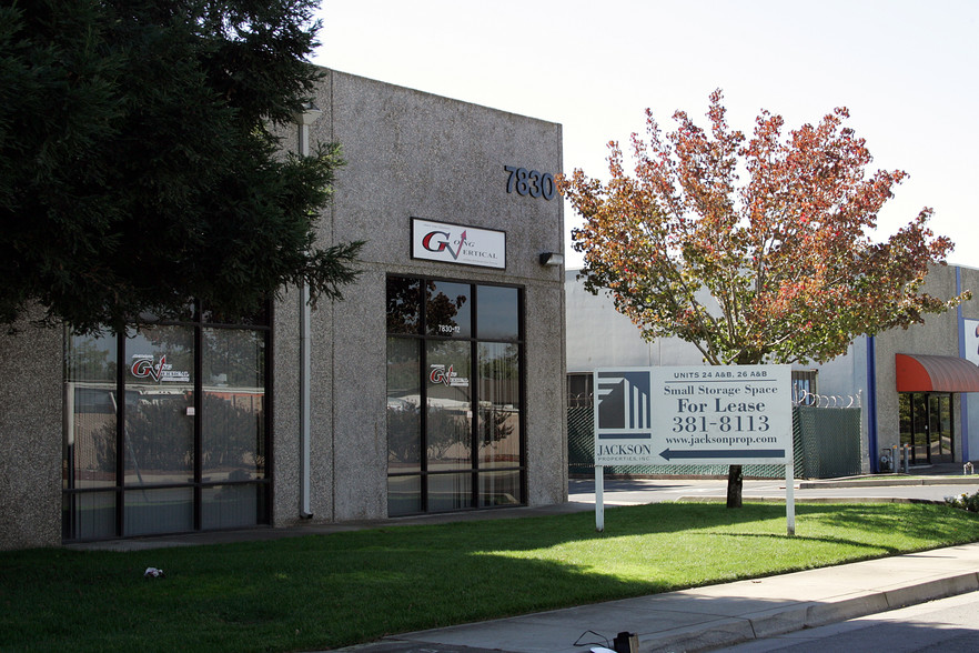 7830 Cucamonga Ave, Sacramento, CA en alquiler - Foto del edificio - Imagen 3 de 4