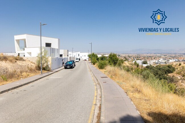 Más detalles de Calle Río Guadalfeo, 34, La Zubia - Terreno en venta