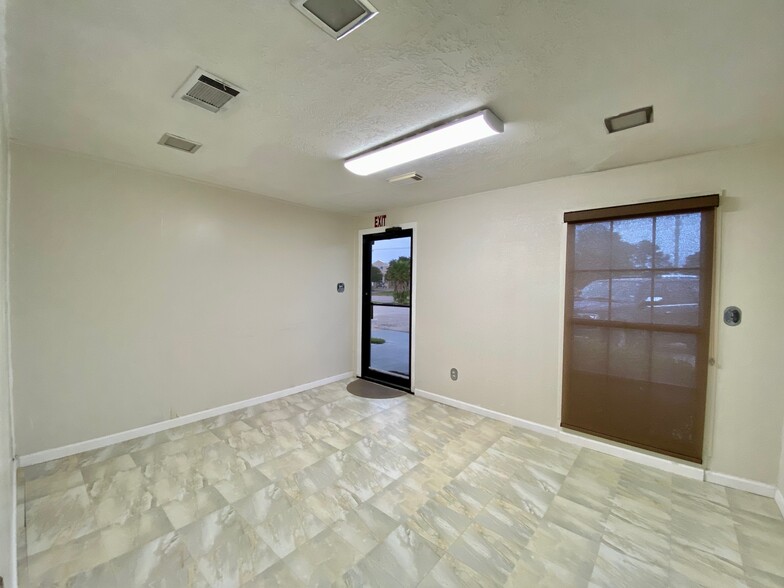 907 Bay Area Blvd, Houston, TX en venta - Foto del interior - Imagen 2 de 11