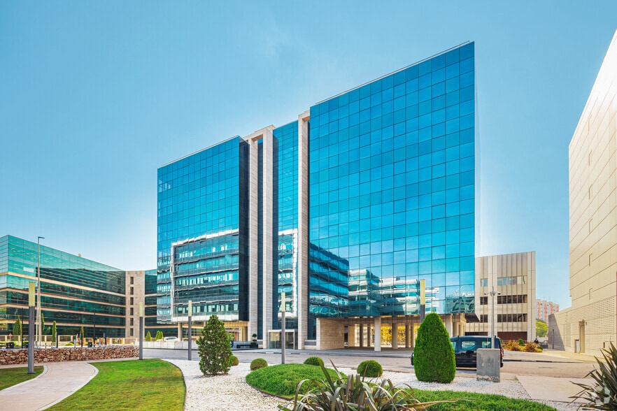 Calle Vía de los Poblados, 3, Madrid, Madrid en alquiler - Foto del edificio - Imagen 3 de 25