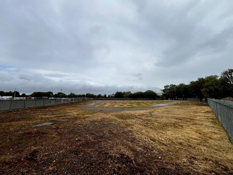 37B Broadway E, Westbury en alquiler - Foto del edificio - Imagen 3 de 3