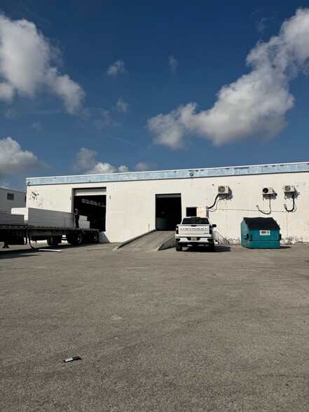 13145 NW 45th Ave, Opa Locka, FL en alquiler - Foto del edificio - Imagen 3 de 6