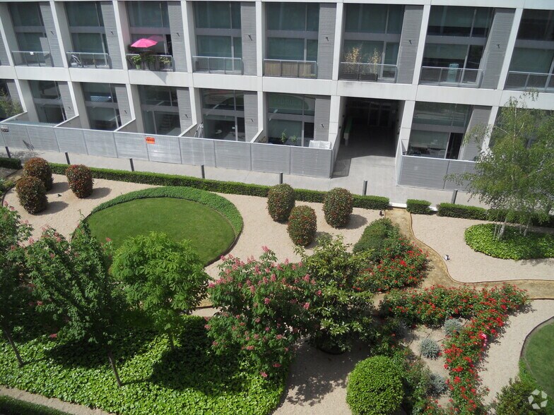 Calle de Julián Camarillo, 47, Madrid, Madrid en alquiler - Foto del edificio - Imagen 3 de 11