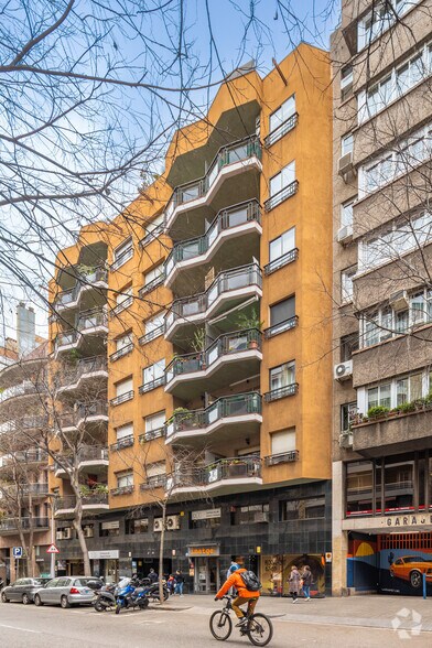 Edificio residencial en Barcelona, Barcelona en venta - Foto del edificio - Imagen 1 de 4