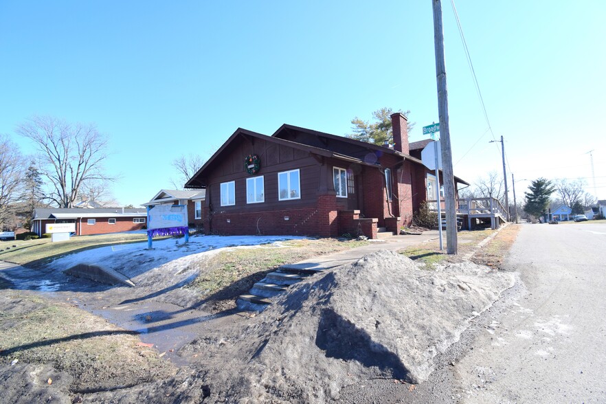 1921 Broadway St, Mount Vernon, IL en venta - Foto del edificio - Imagen 2 de 9