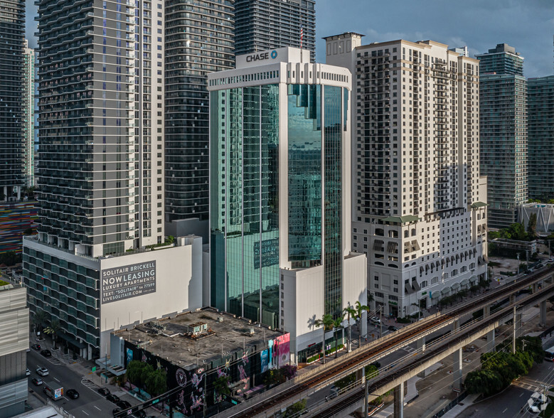 80 SW 8th St, Miami, FL en alquiler - Foto del edificio - Imagen 1 de 2