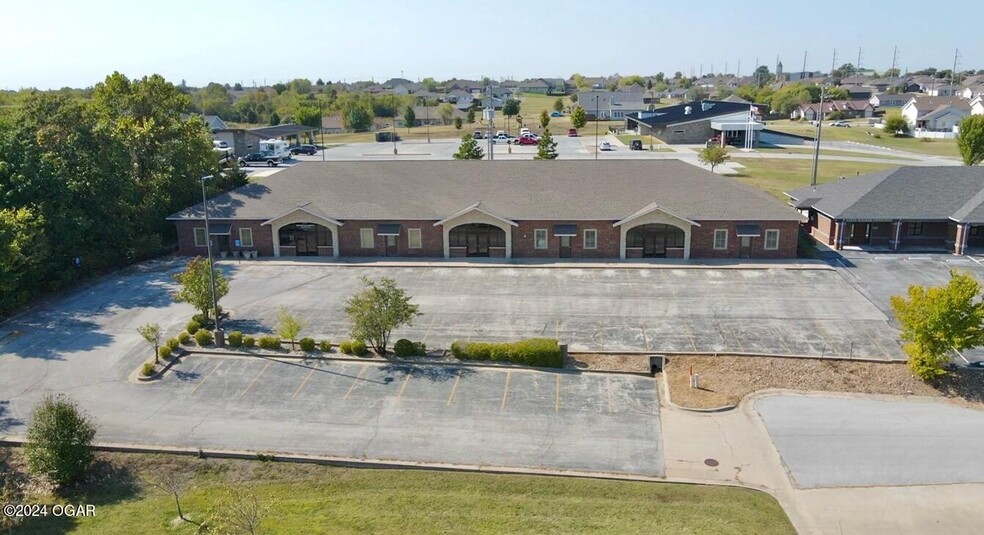 2702 Cunningham Ave, Joplin, MO en alquiler - Foto del edificio - Imagen 1 de 48