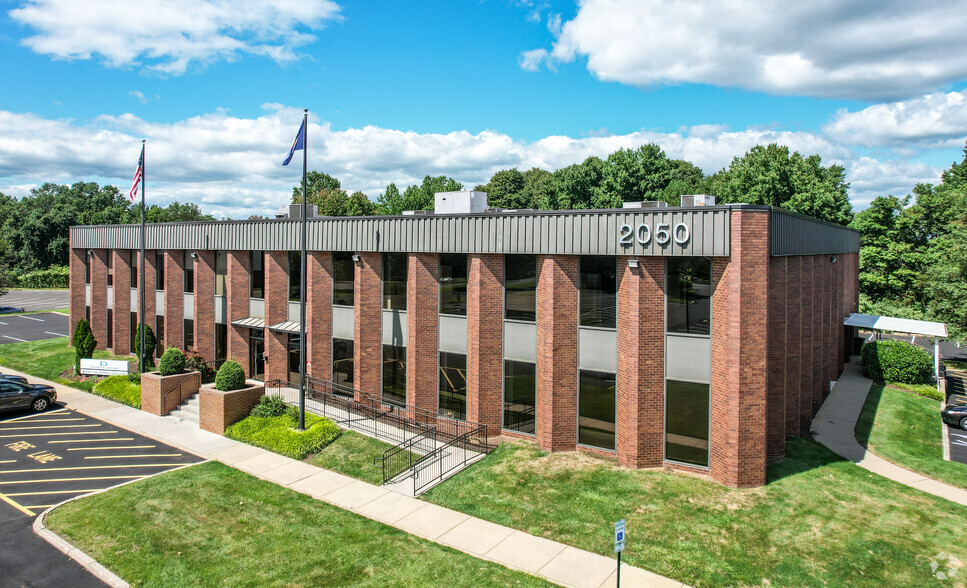 2050 Cabot Blvd W, Langhorne, PA en alquiler - Foto del edificio - Imagen 3 de 13