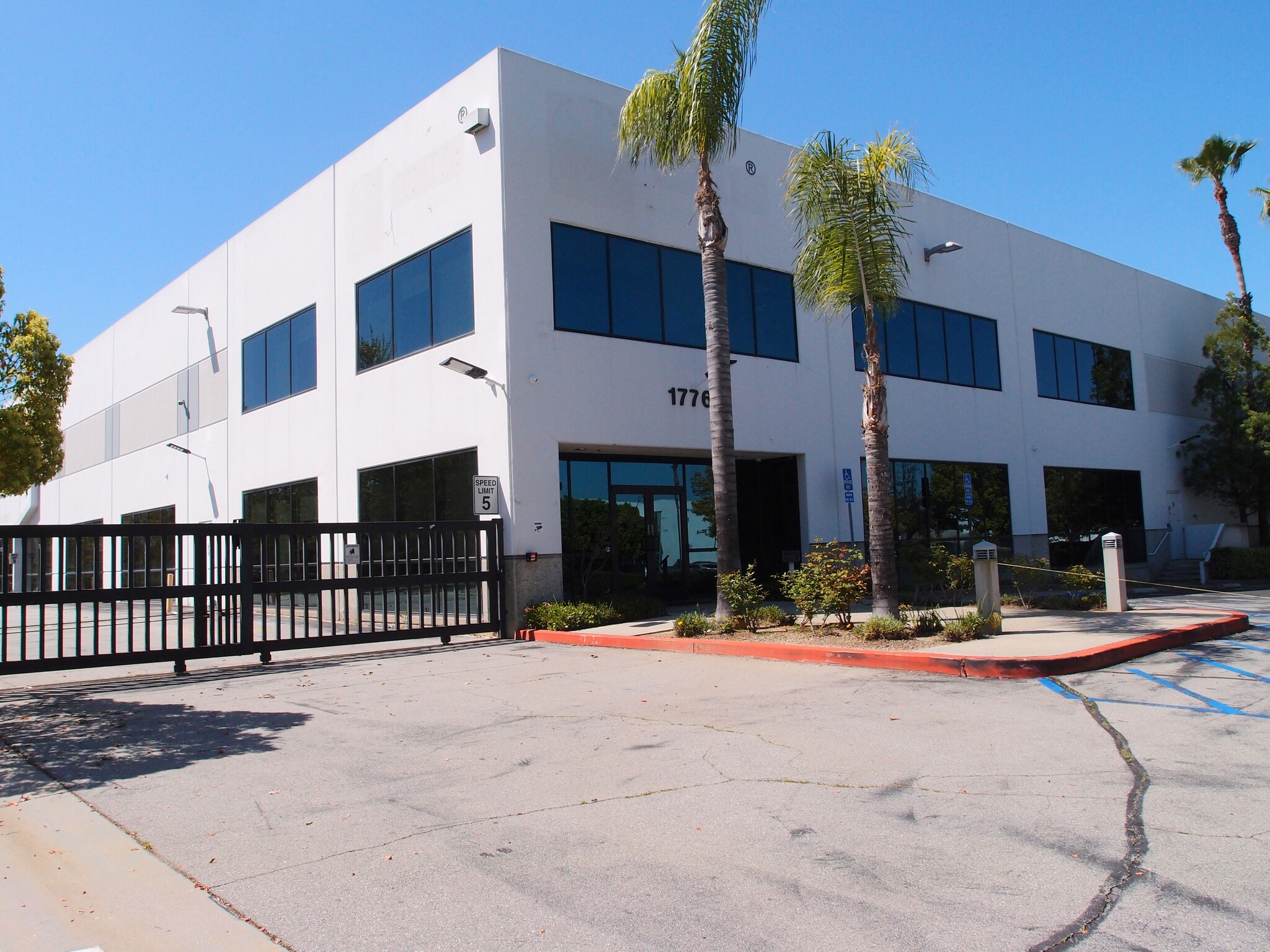 17760 Rowland St, City Of Industry, CA en venta Foto del edificio- Imagen 1 de 15