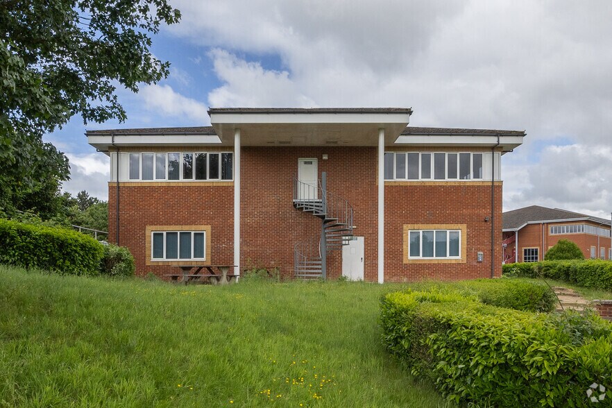 2 Crown Ct, Rushden en alquiler - Foto del edificio - Imagen 3 de 4