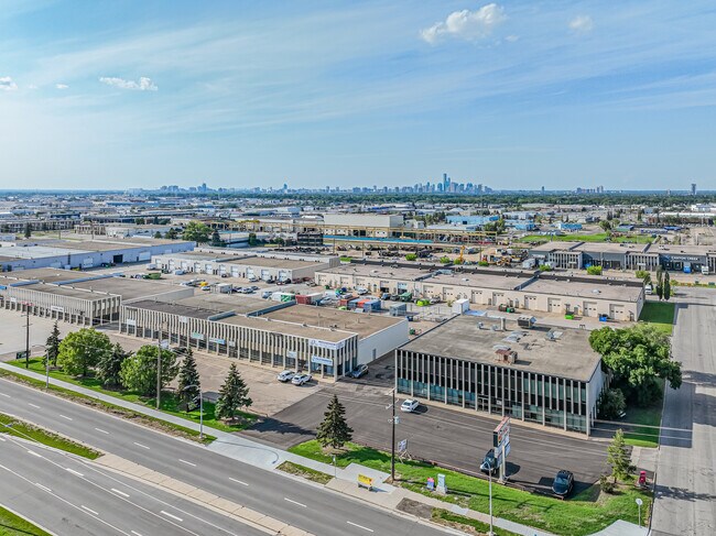 Más detalles de 8708-8722 51 Av NW, Edmonton, AB - Oficina en alquiler