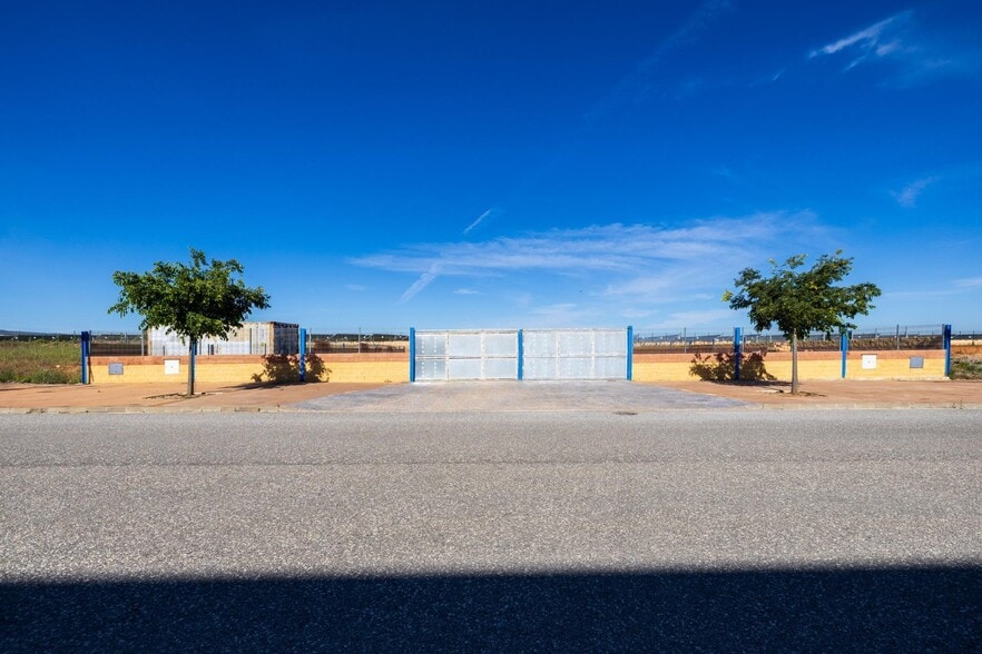 Nave en Escúzar en venta - Foto del edificio - Imagen 2 de 19