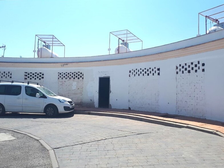 Calle Médico Rafael Molero Cabrilla, Posadas, Córdoba en venta - Foto del edificio - Imagen 1 de 13